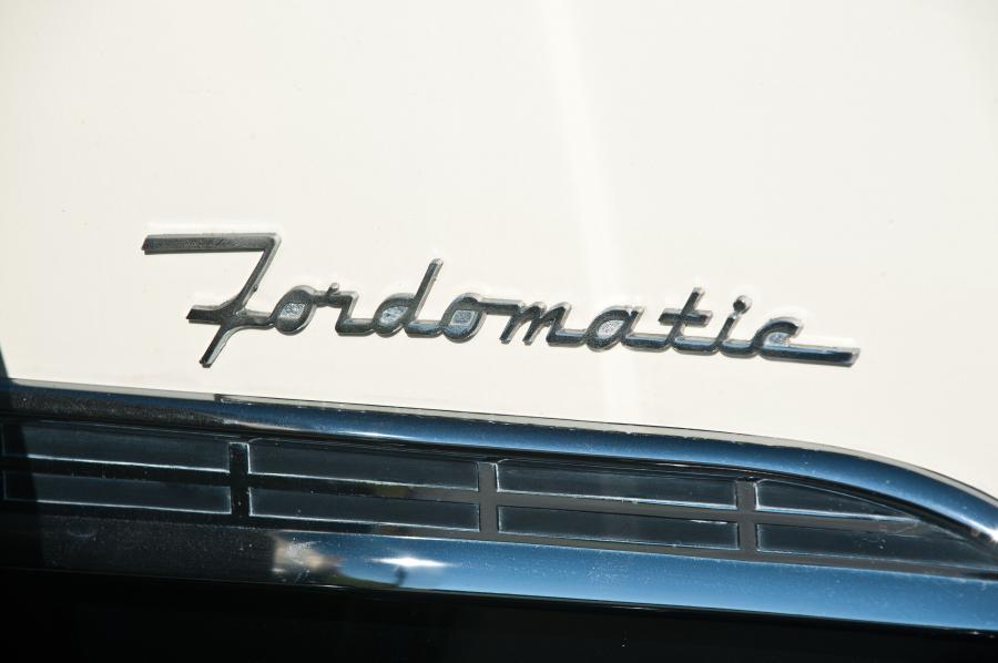  Ford Fairlane Crown Victoria Hardtop 1955 года  (фото 10 из 55)